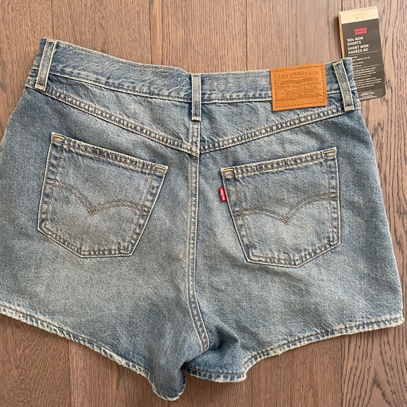 Levi’s 80s mom short. - Picture 2 of 4